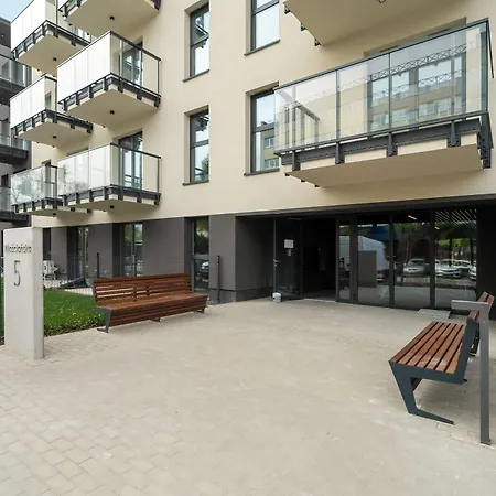 Tasteful With Parking And Gym By Renters *